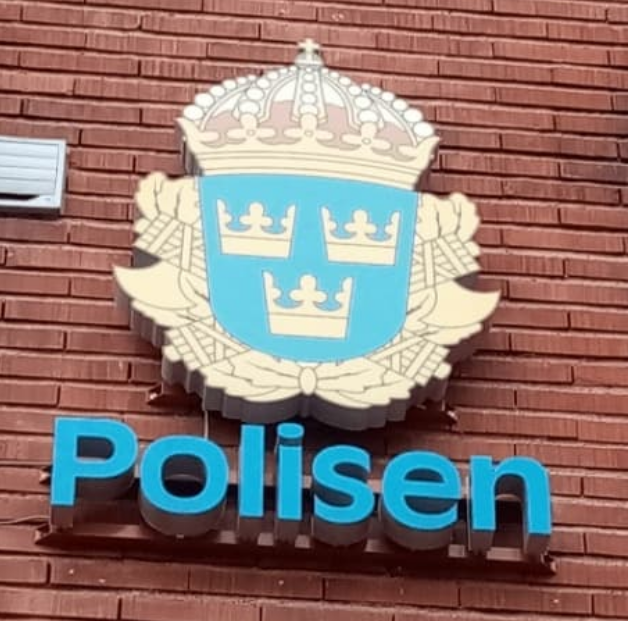 13-åring bar runt på pistoler i Upplands Väsby: Nu gripen